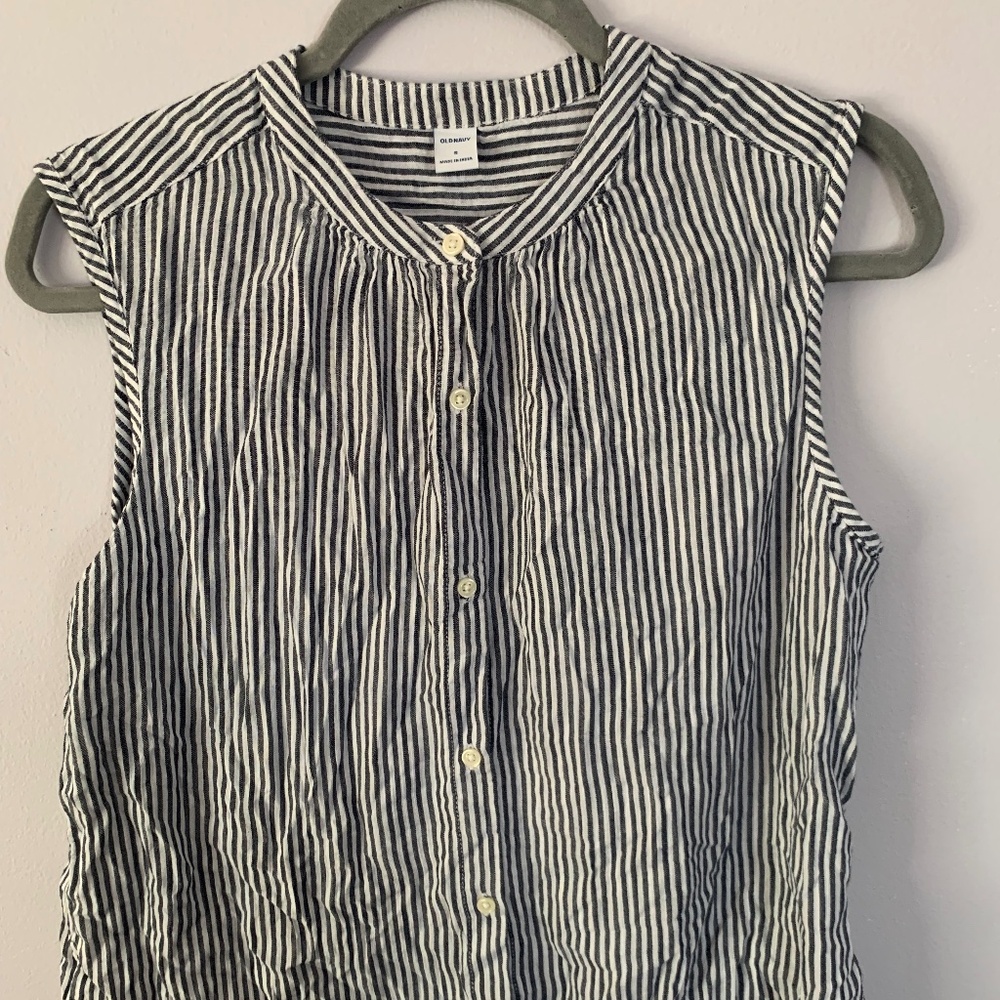 Sleeveless striped white/blue top